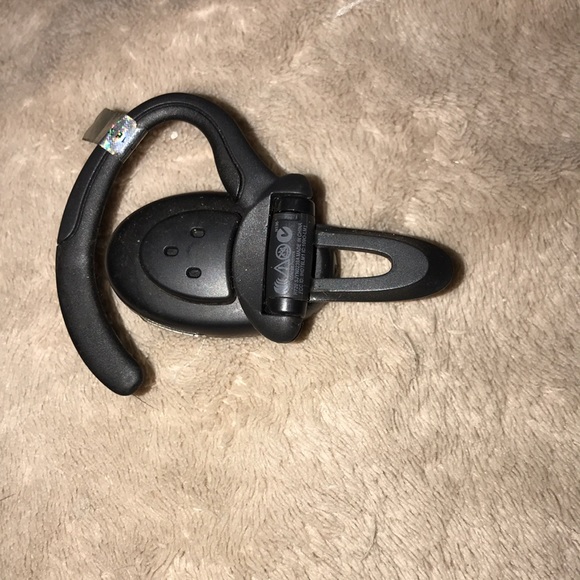 Motorola Bluetooth black and silver with charging cord - Picture 4 of 6